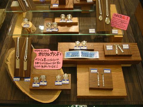 オリジナルのリング、ネックレストップも増えました。