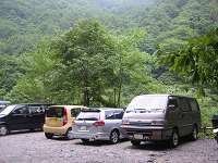 かなり狭い道を走り、温泉地に到着。