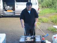 しげさん、料理人に徹してます。