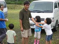 さこちゃん、子供達に大人気。