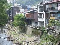 店の裏は、川です。