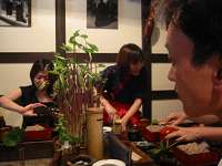 禅寺そばの食し方を店員さんが力説!!(笑)