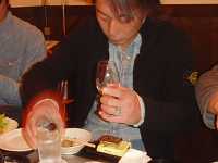 加水して試飲してます。