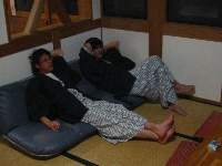 食べて飲んでマッタリな様子。