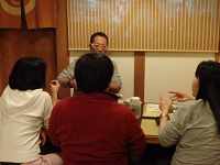 注ぎに行って捕まった?。